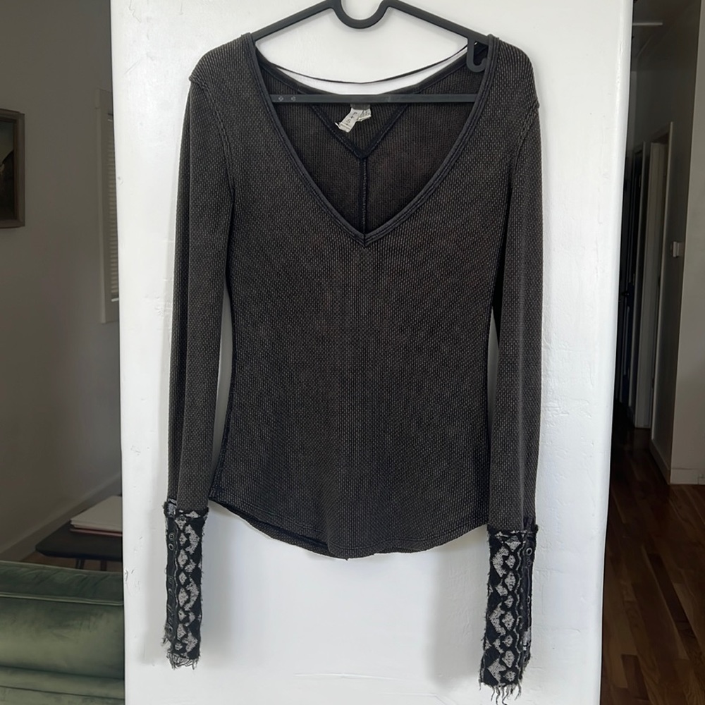 Free People Art School Button Cuff Thermal Long Sleeve Plunge V-Neck Size Small